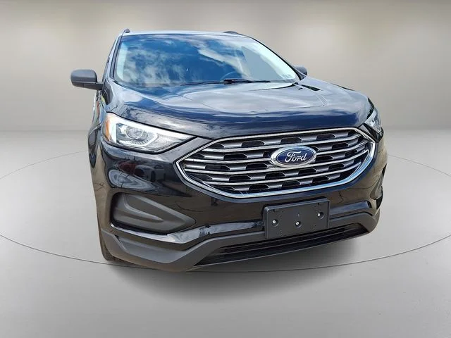 Used 2020 Black Ford SE image 2