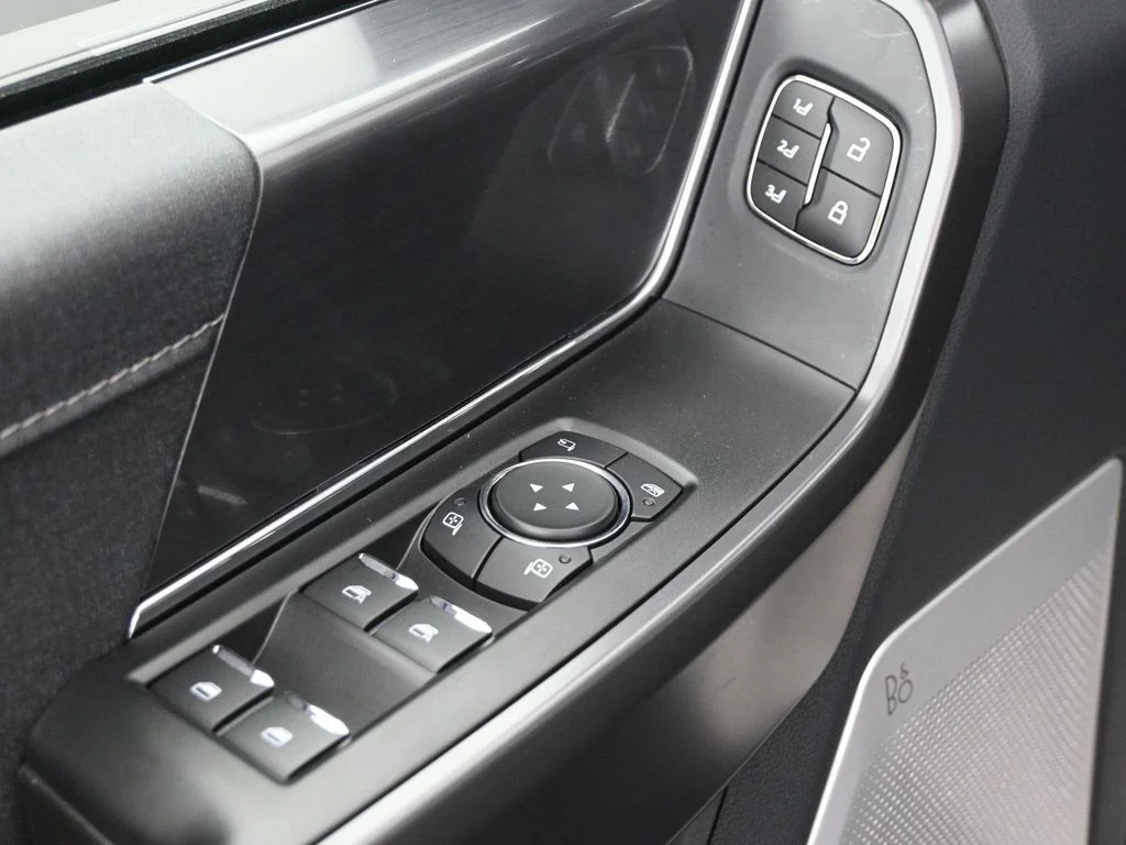 New 2025 Iconic Silver Metallic Ford Lariat image 9