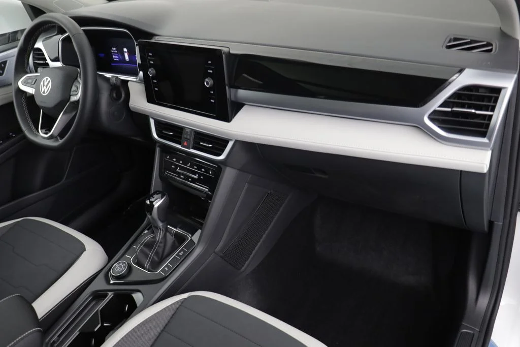 New 2026 Pure White Volkswagen 1.5T SE image 20