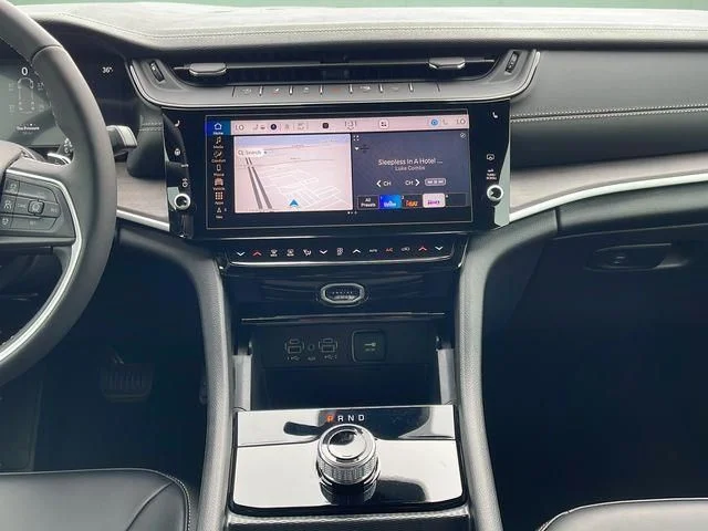 New 2026 White/off-white Jeep Limited image 27