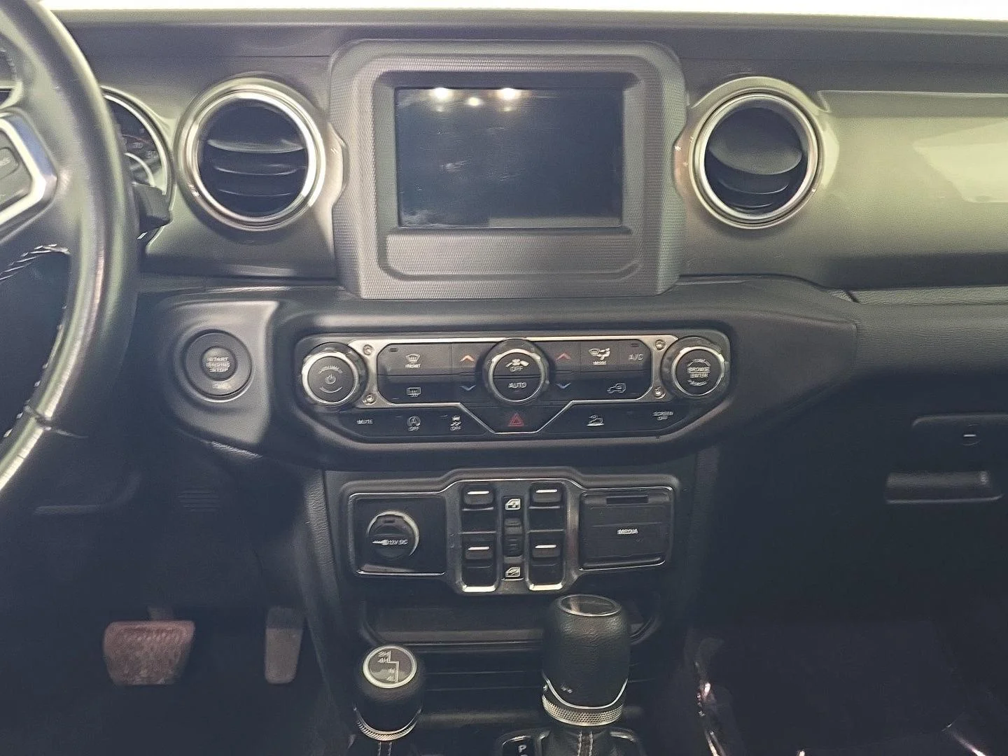 Used 2021 GRAY Jeep Overland image 20