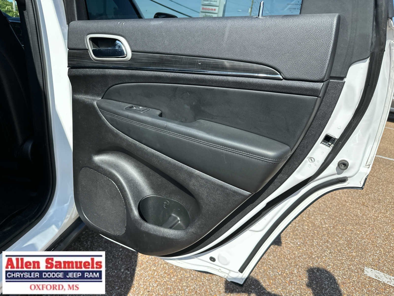 Used 2022 Bright White Clearcoat Jeep Limited image 44