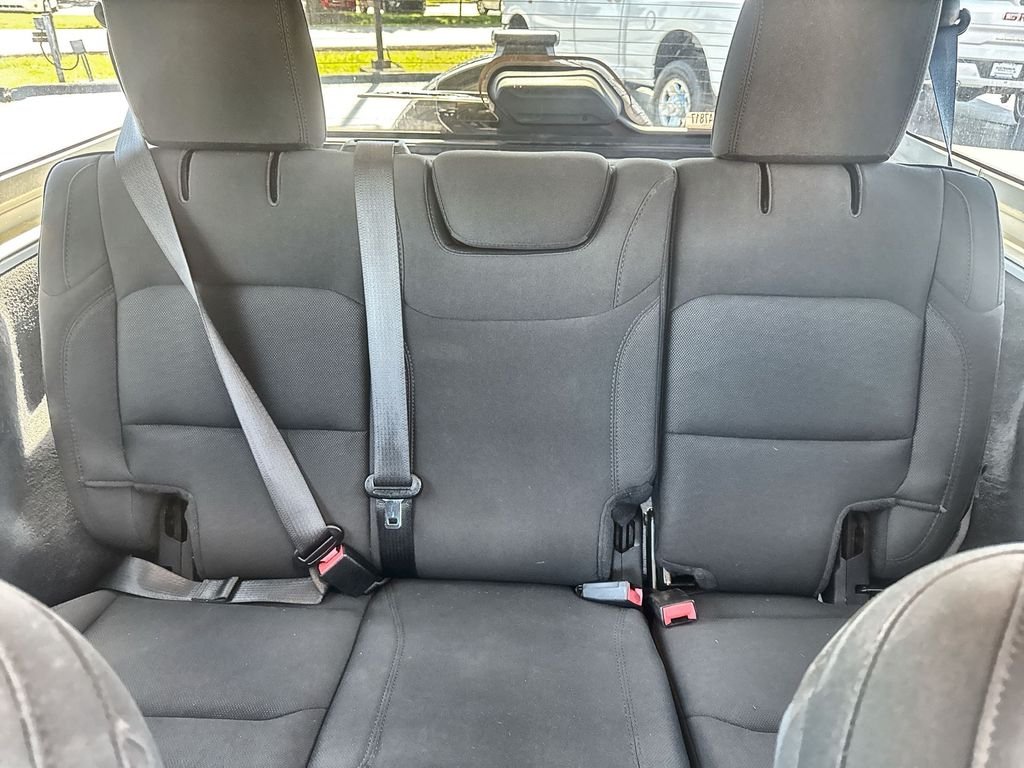 Used 2020 White Jeep Unlimited Sahara image 21