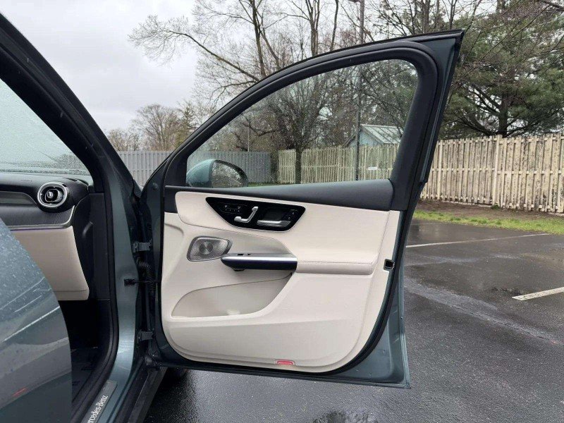 Used 2025 Verde Silver Metallic Mercedes-Benz GLC 300 image 26