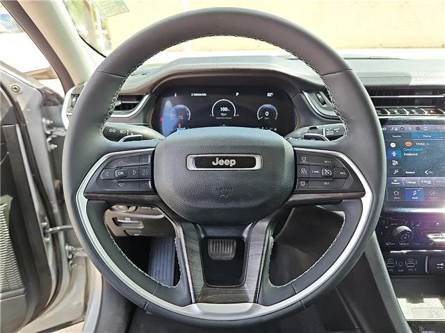 Used 2024 Silver Zynith Jeep Limited 4x4 image 15