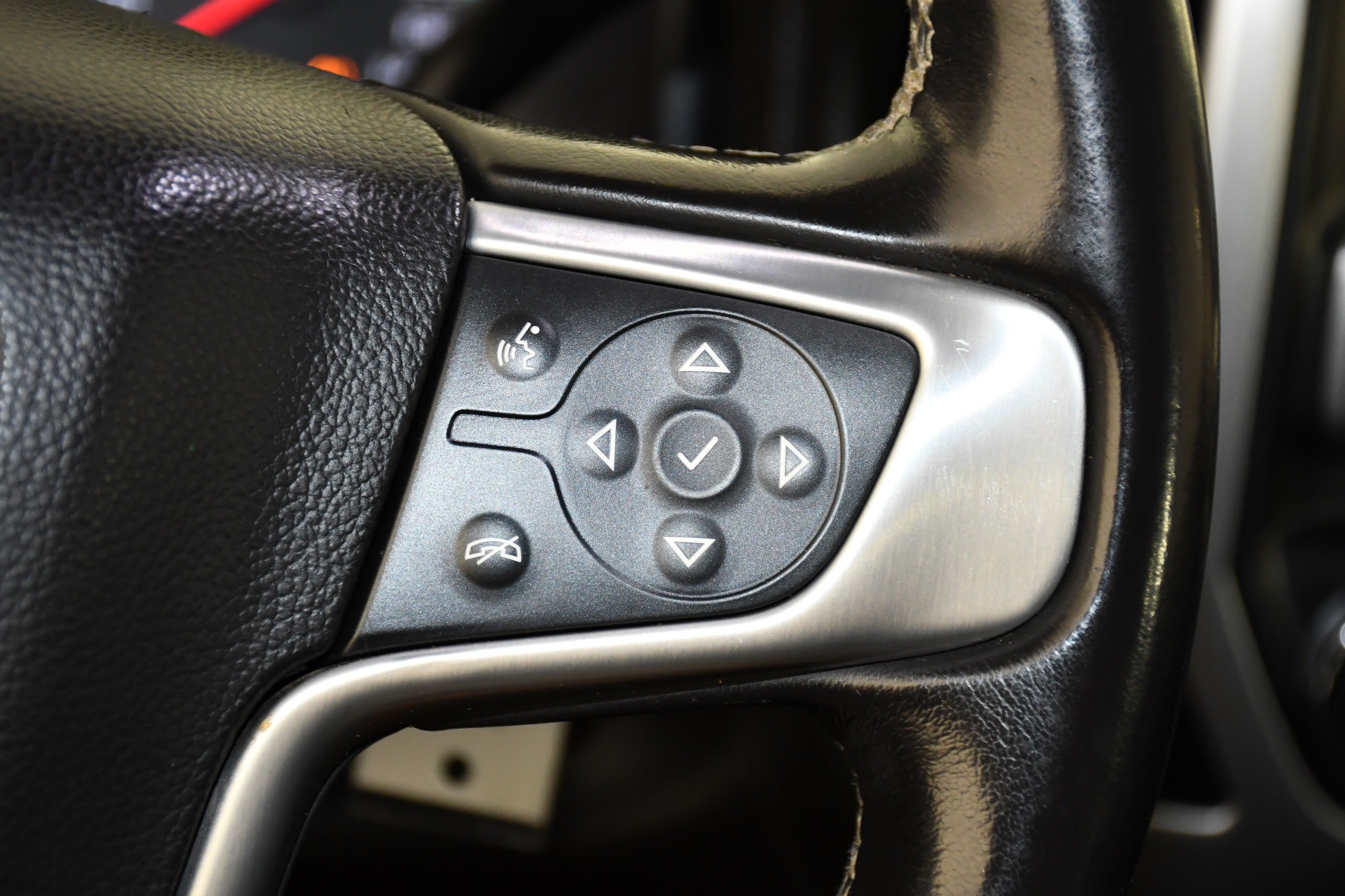Used 2018 Summit White GMC SLE image 18