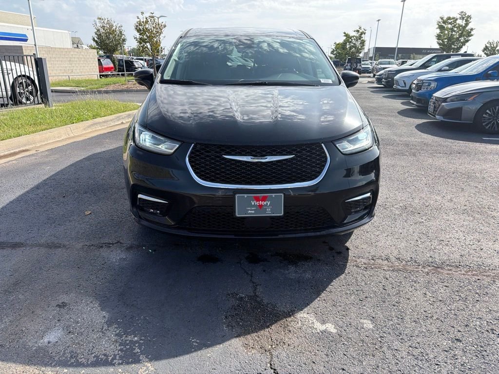 Used 2024 Chrysler Pacifica Touring L with VIN 2C4RC1BG2RR195441 for sale in Kansas City