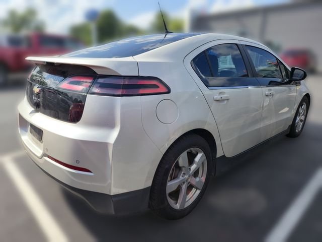 Used 2012 White Diamond Pearl Chevrolet Base image 7