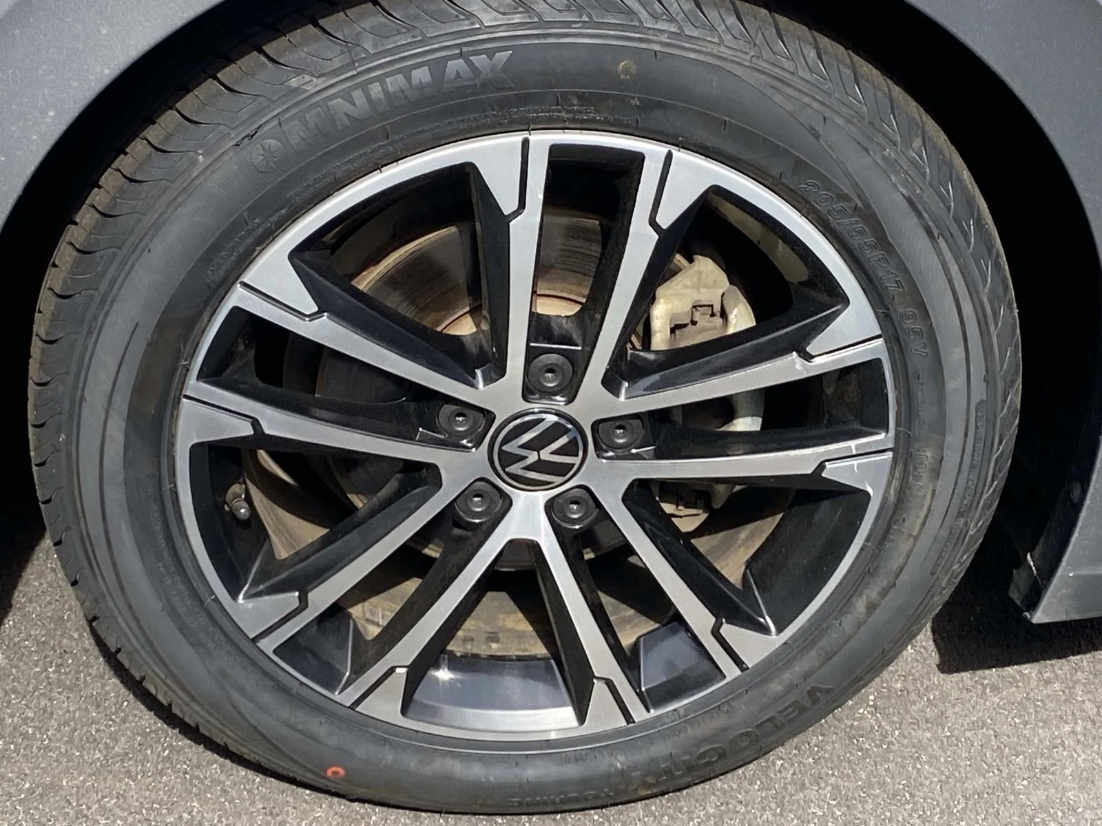 Used 2022 Pyrite Silver Metallic Volkswagen Sport Manual image 19