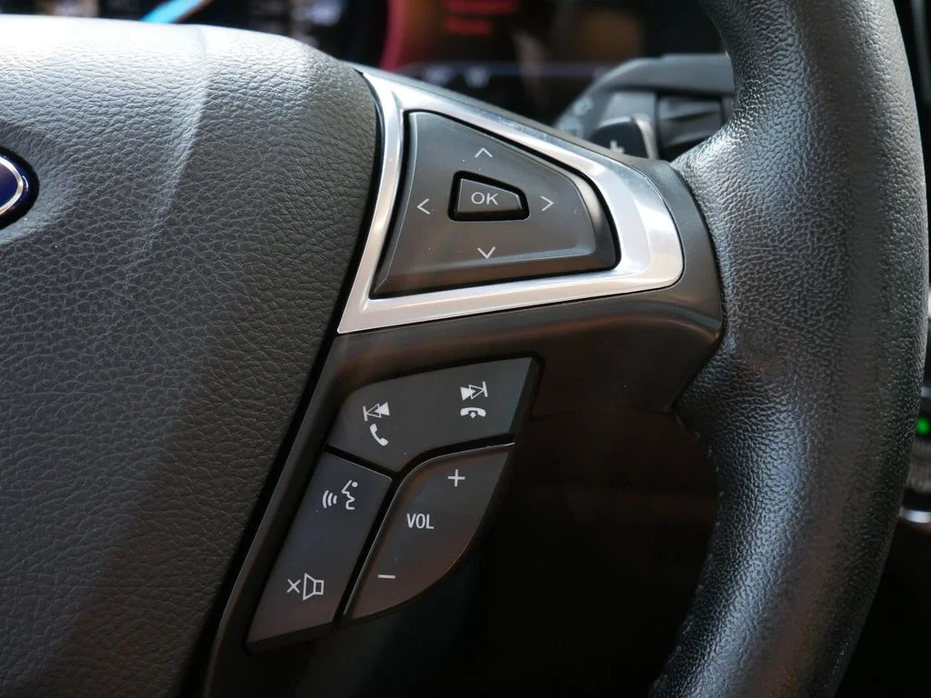 Used 2016 Blue Ford SEL image 18