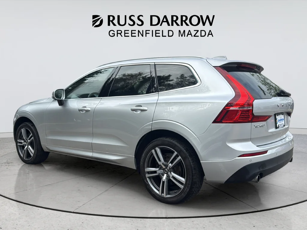 Used 2020 Silver Volvo T6 Momentum image 3