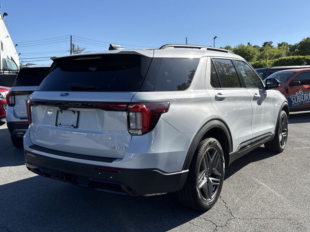 New 2026 Space White Metallic Ford ST-Line image 3