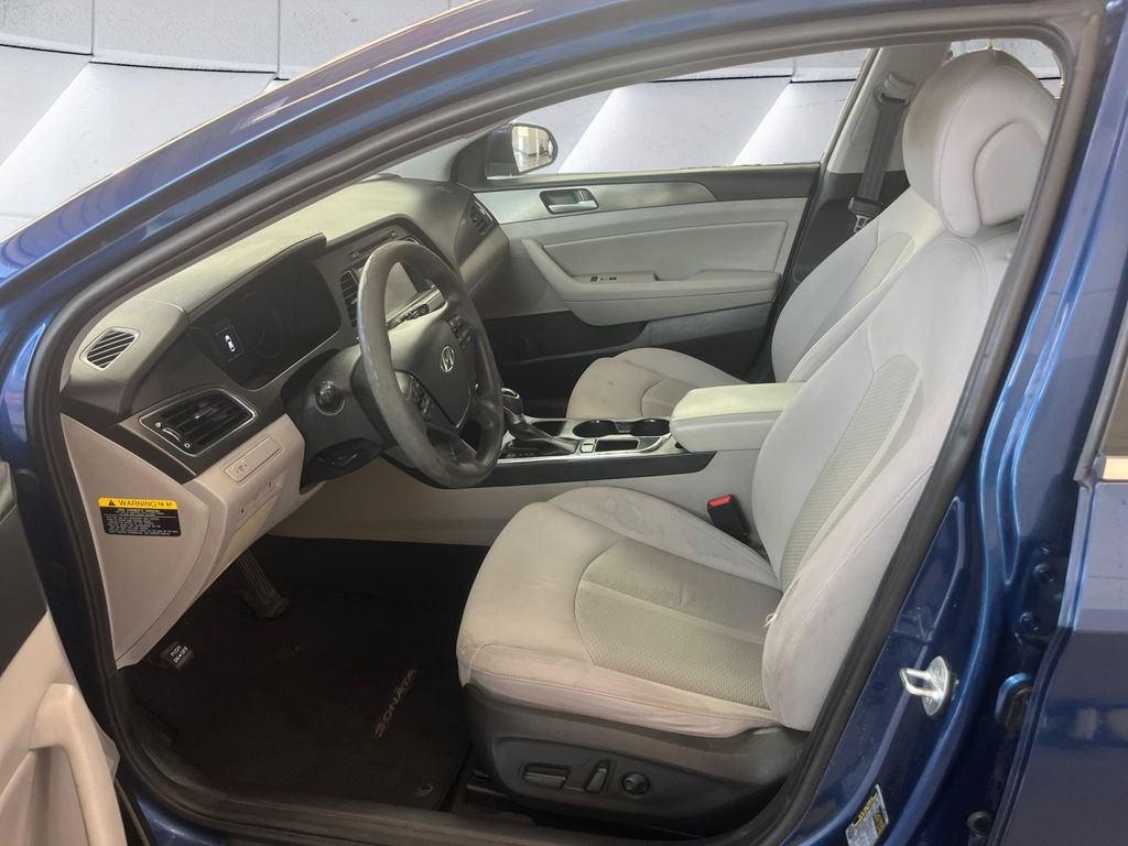 Used 2017 Blue Hyundai Sport image 7