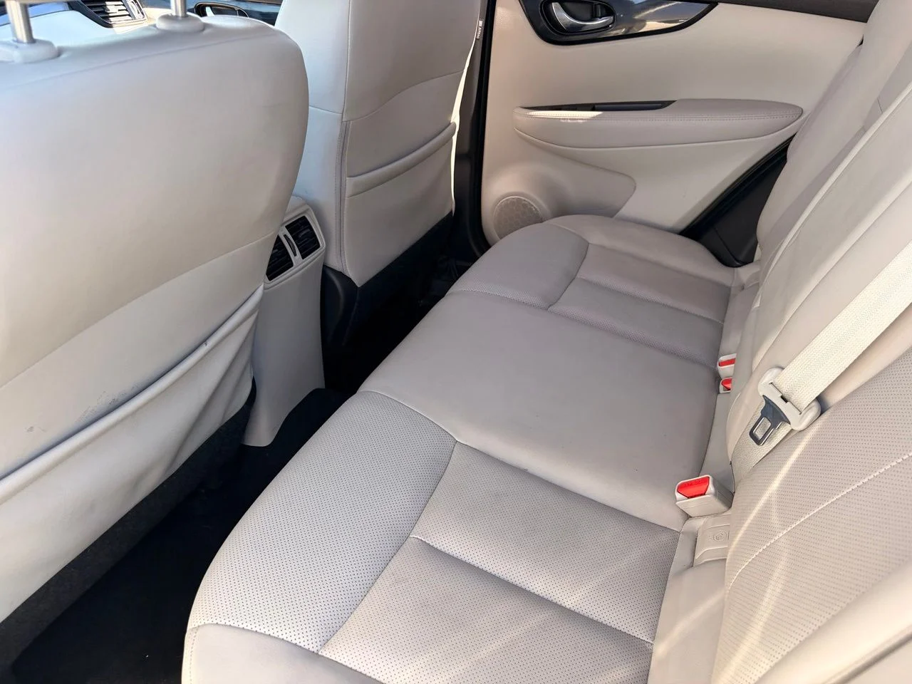 Used 2022 Pearl White Tricoat Nissan SL image 14