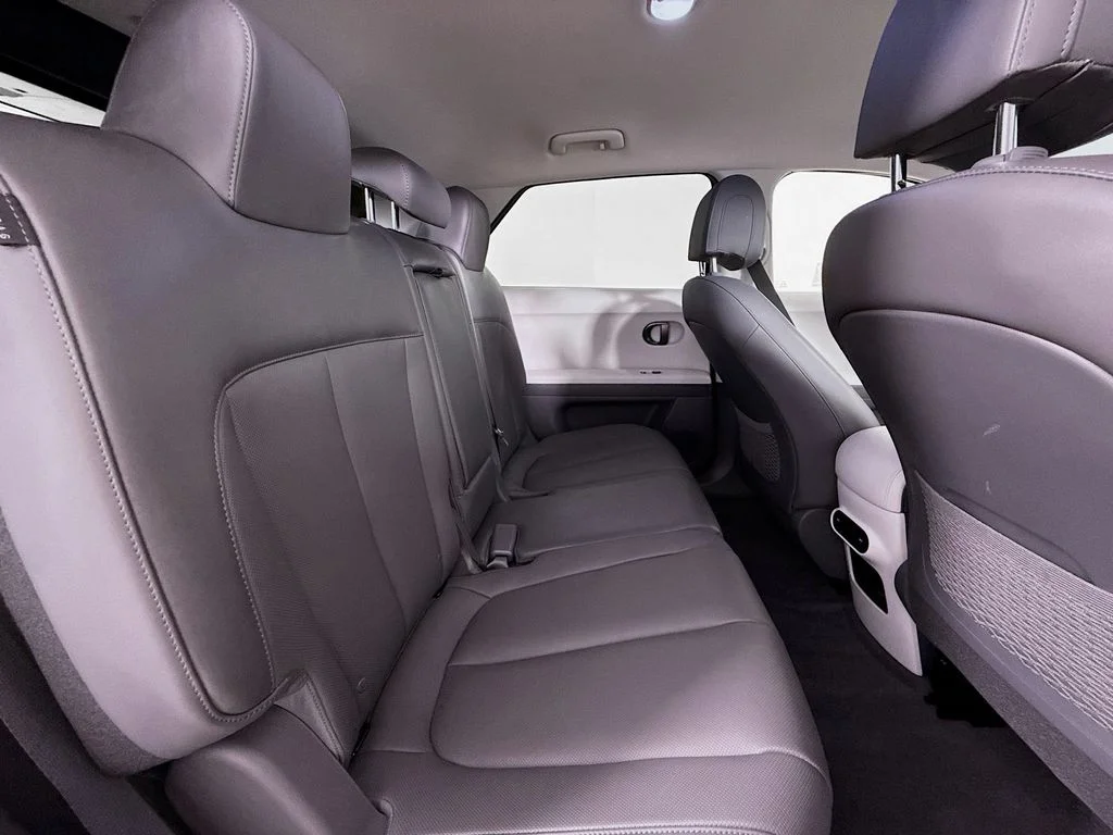 Used 2025 White Hyundai SEL image 26