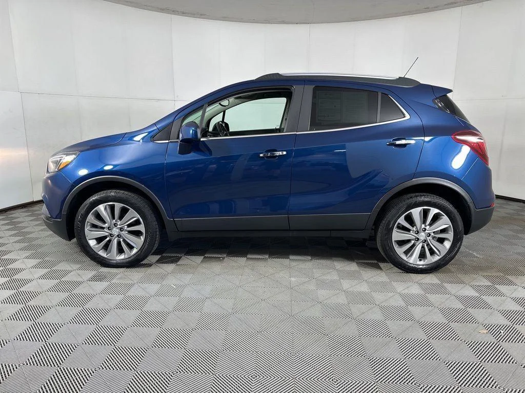 Used 2020 Azure Buick Preferred image 21