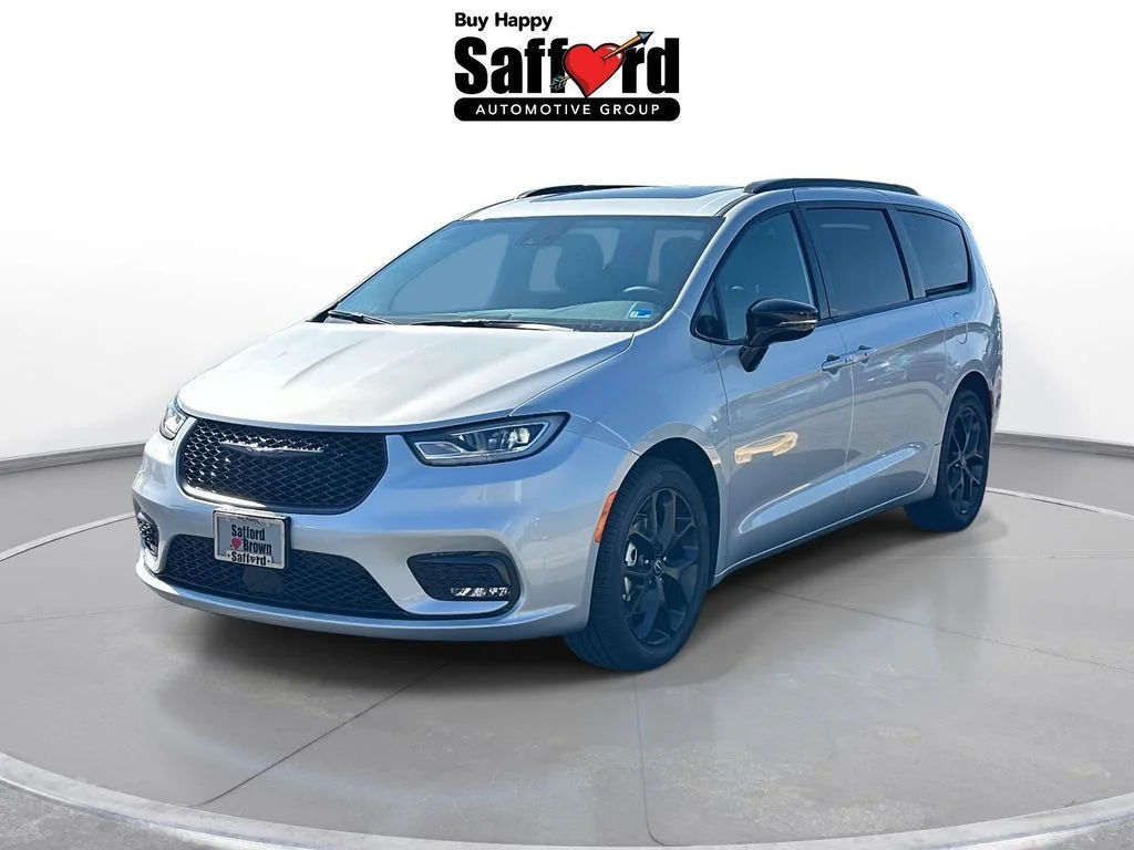 2026 Chrysler Pacifica Limited's photo