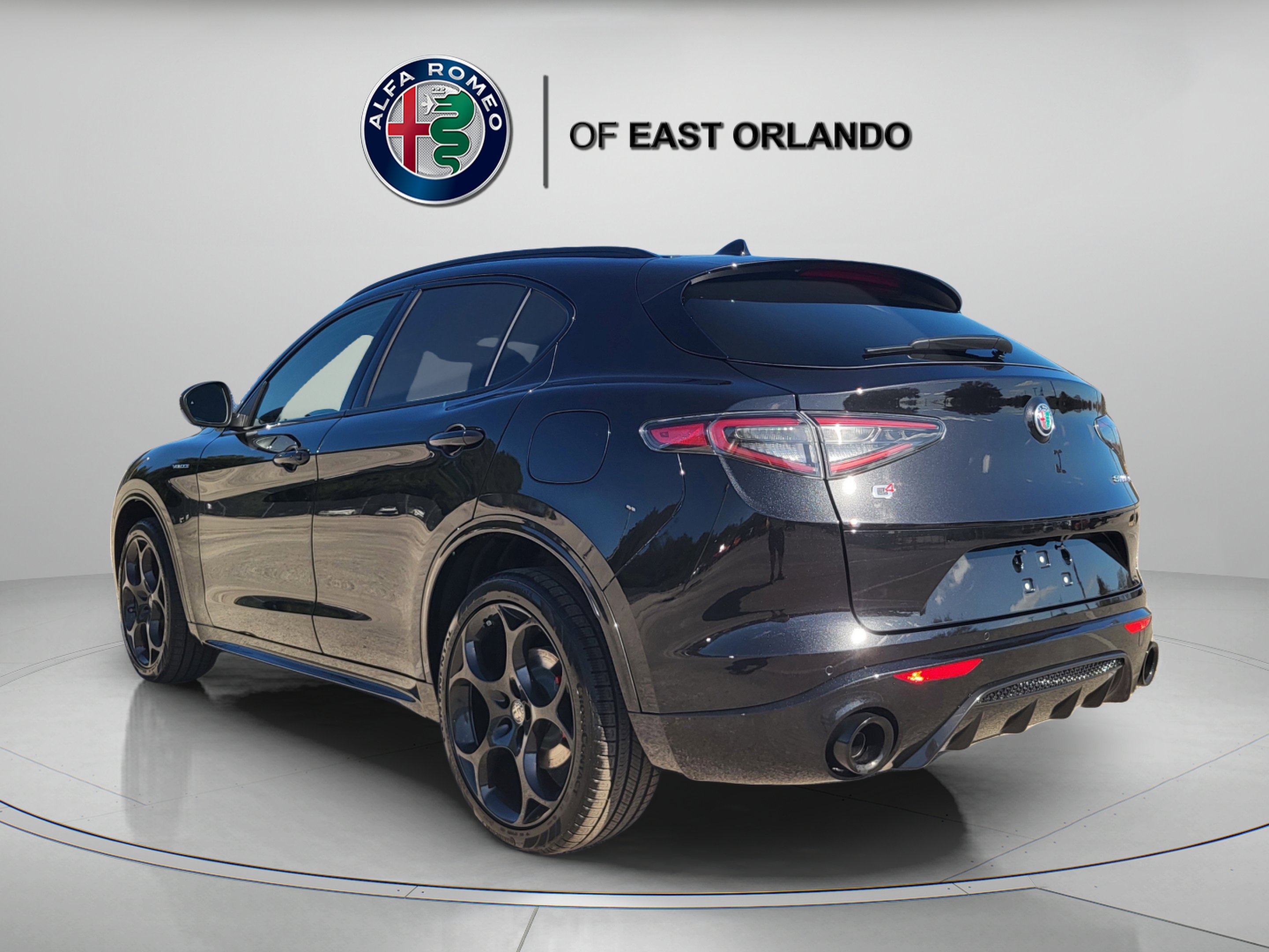 New 2026 Vulcano Black Metallic Alfa Romeo  image 4