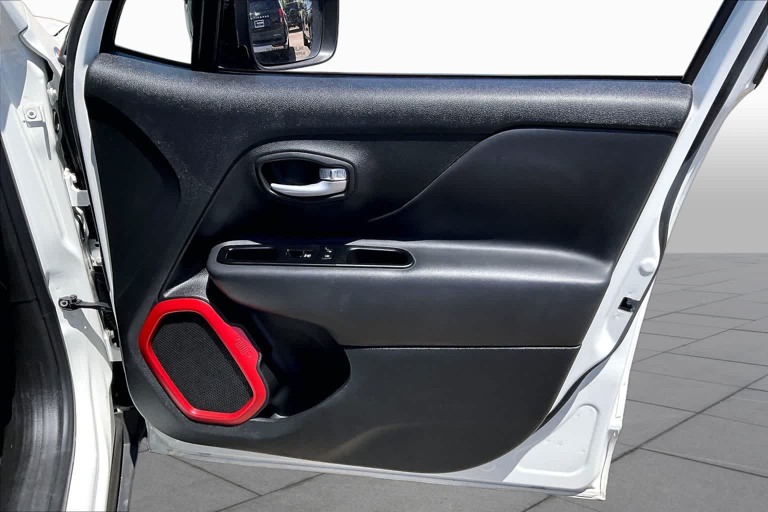 Used 2023 Alpine White Clearcoat Jeep Trailhawk image 22