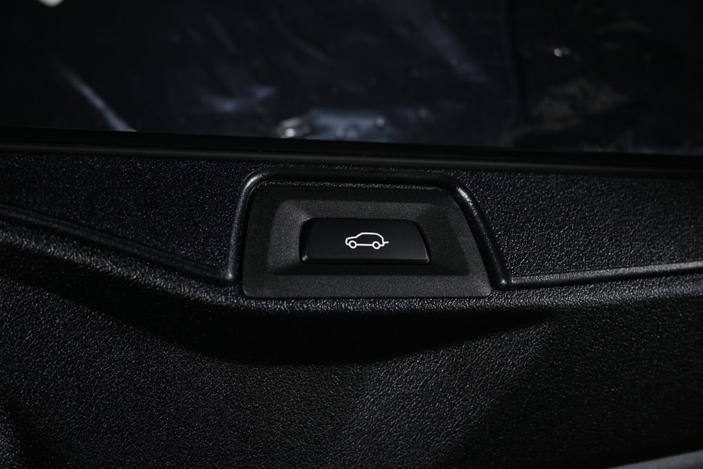 Used 2026 Gray BMW xDrive40i image 40