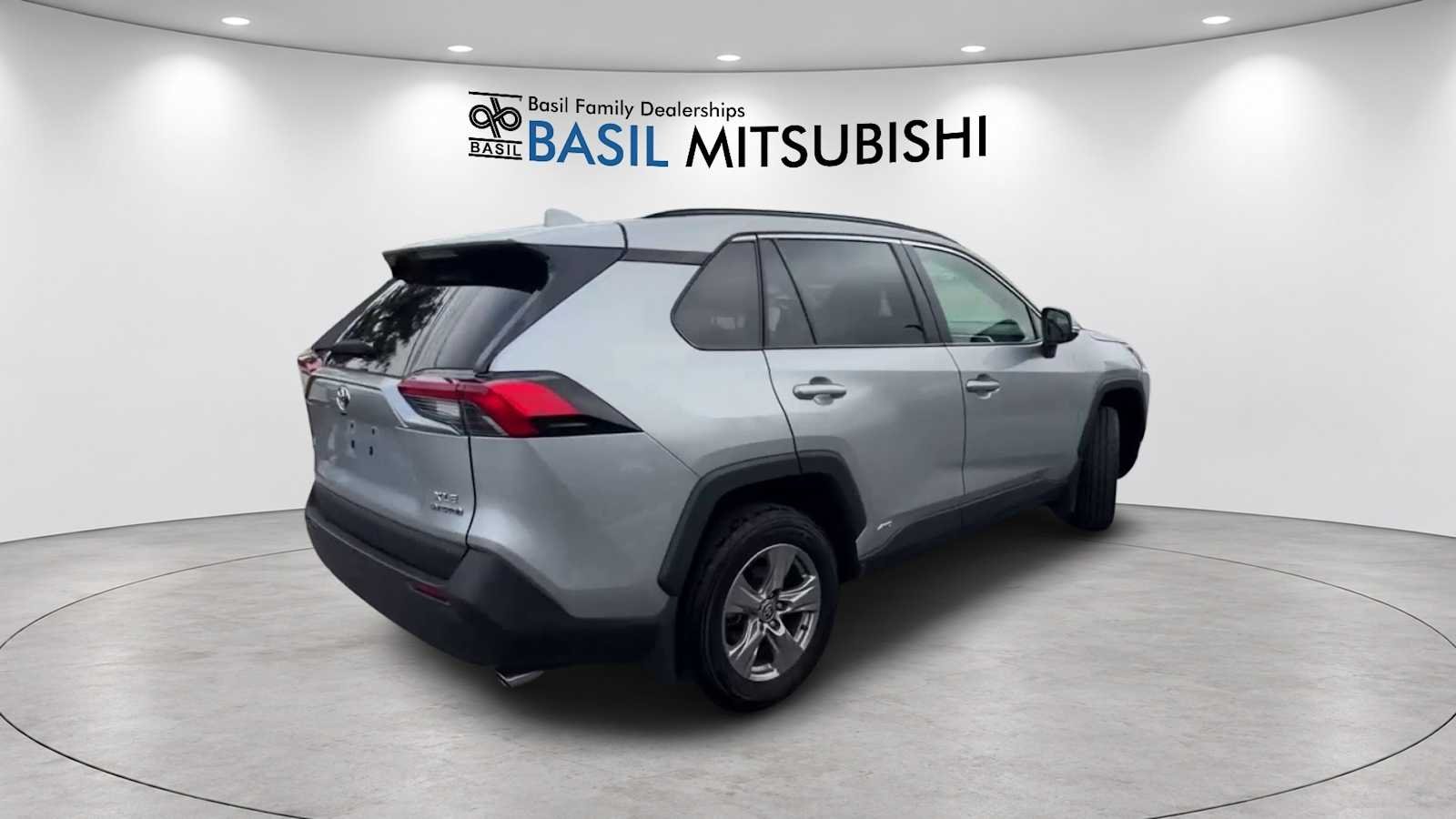Used 2024 Silver Sky Metallic Toyota Hybrid XLE image 8