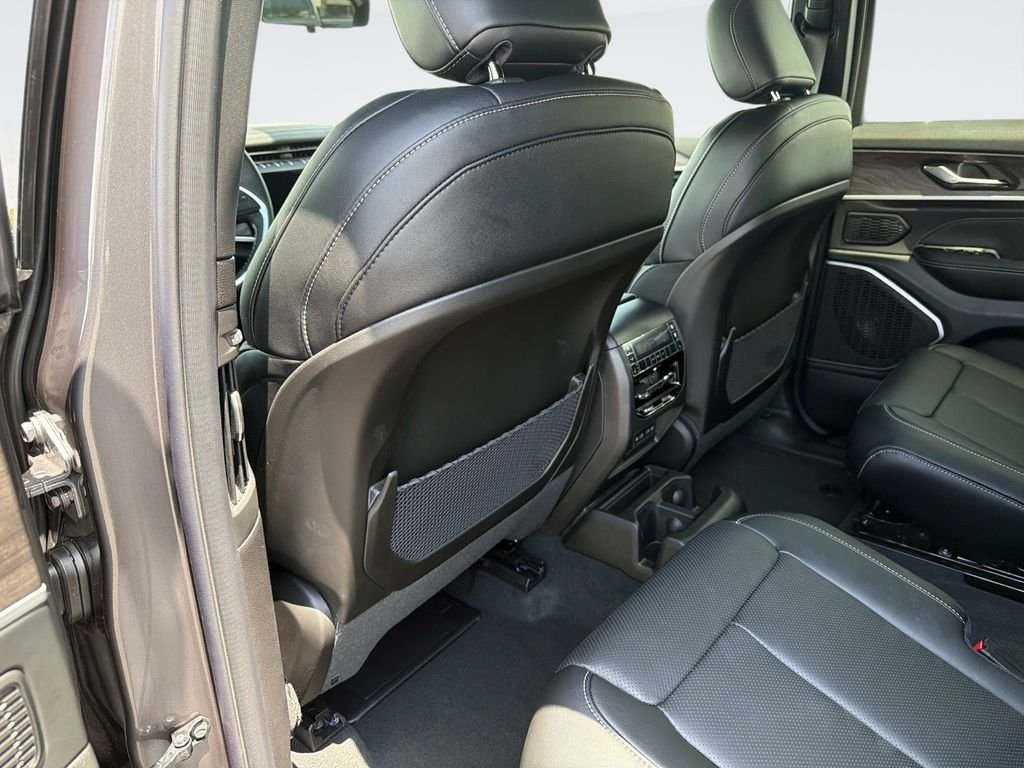 New 2026 Baltic Gray Metallic Clear-Coat Exterior Paint Jeep Limited Reserve image 12