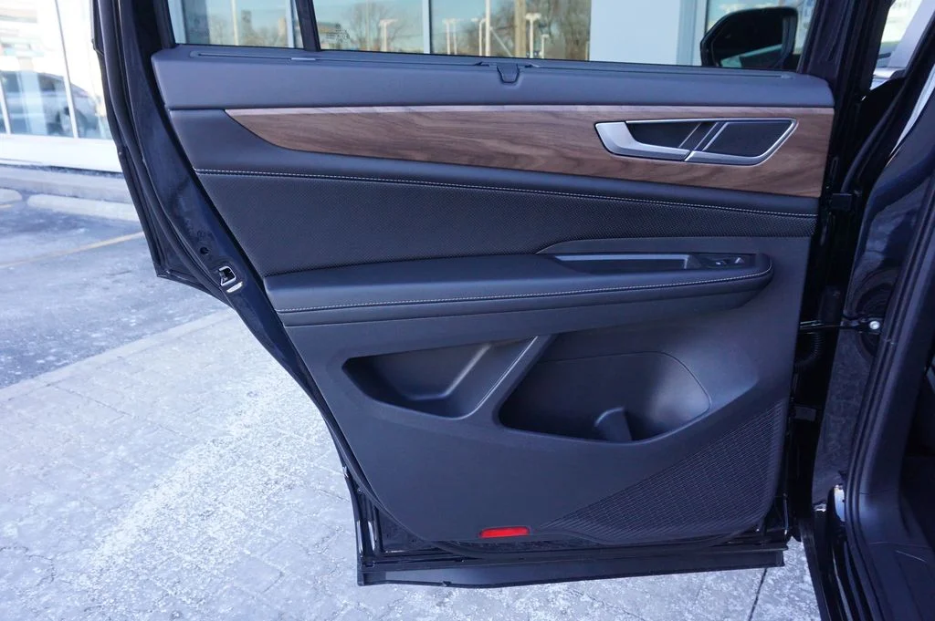 New 2026 Black Volkswagen 2.0T SE w/Technology image 25