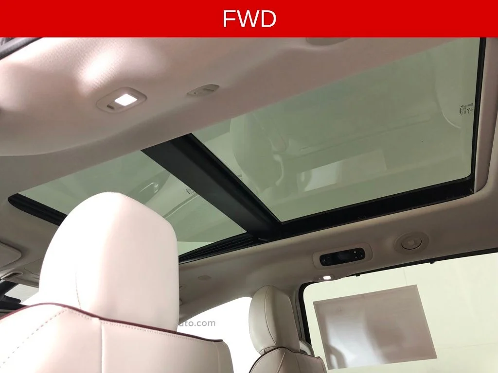 Used 2018 Bright White Clearcoat Chrysler Limited image 14