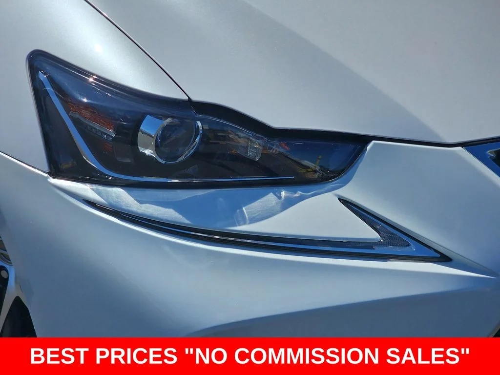 Used 2020 White Lexus 300 image 32
