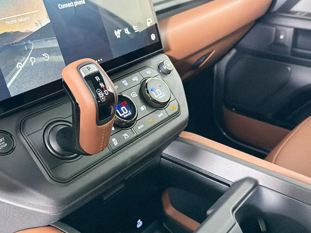 New 2026 Petra Copper Land Rover  OCTA image 17