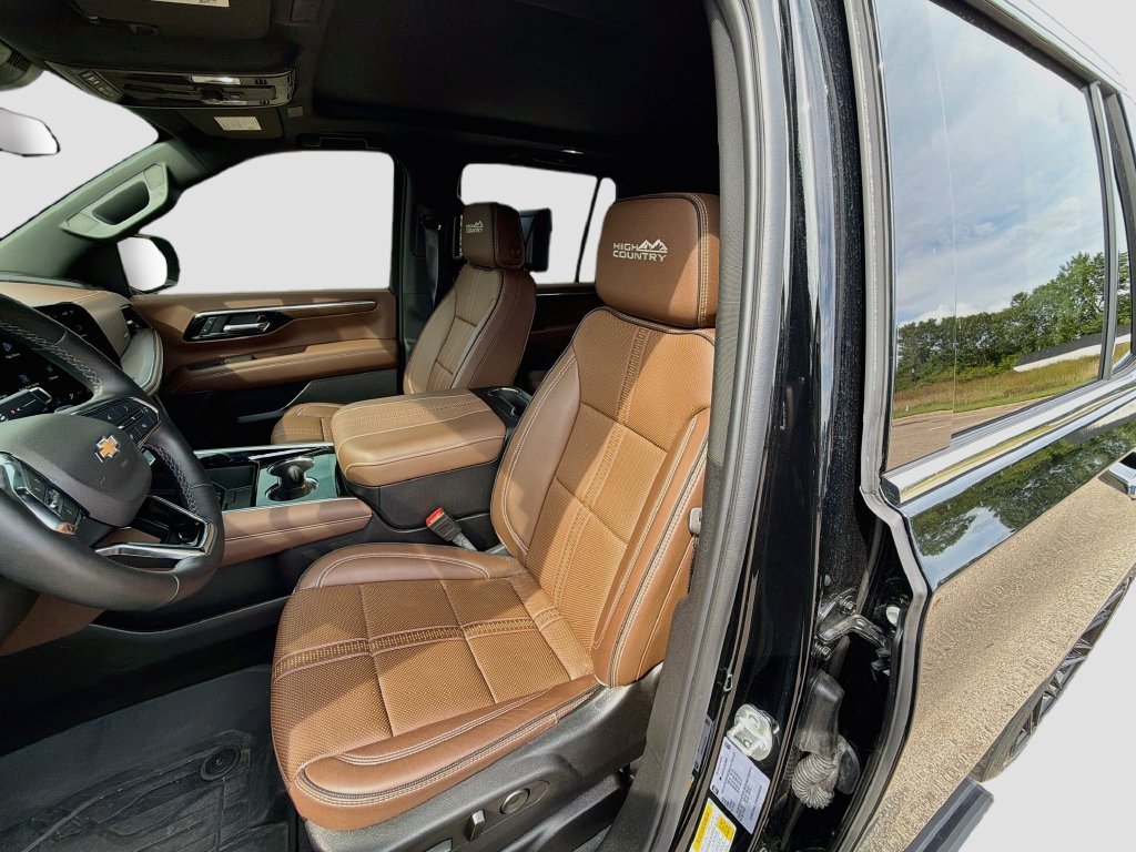 Used 2025 Black Chevrolet High Country image 24