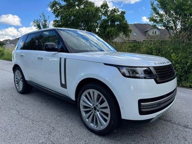 New 2026 Ostuni Pearl White Land Rover SE image 4
