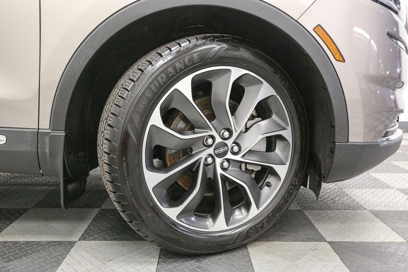 Used 2021 Iced Mocha Lincoln Reserve image 17