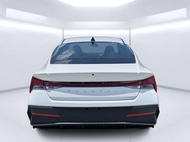 New 2026 White Hyundai SE image 4