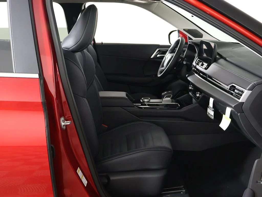 2025 Mitsubishi Outlander SE - Photo 30