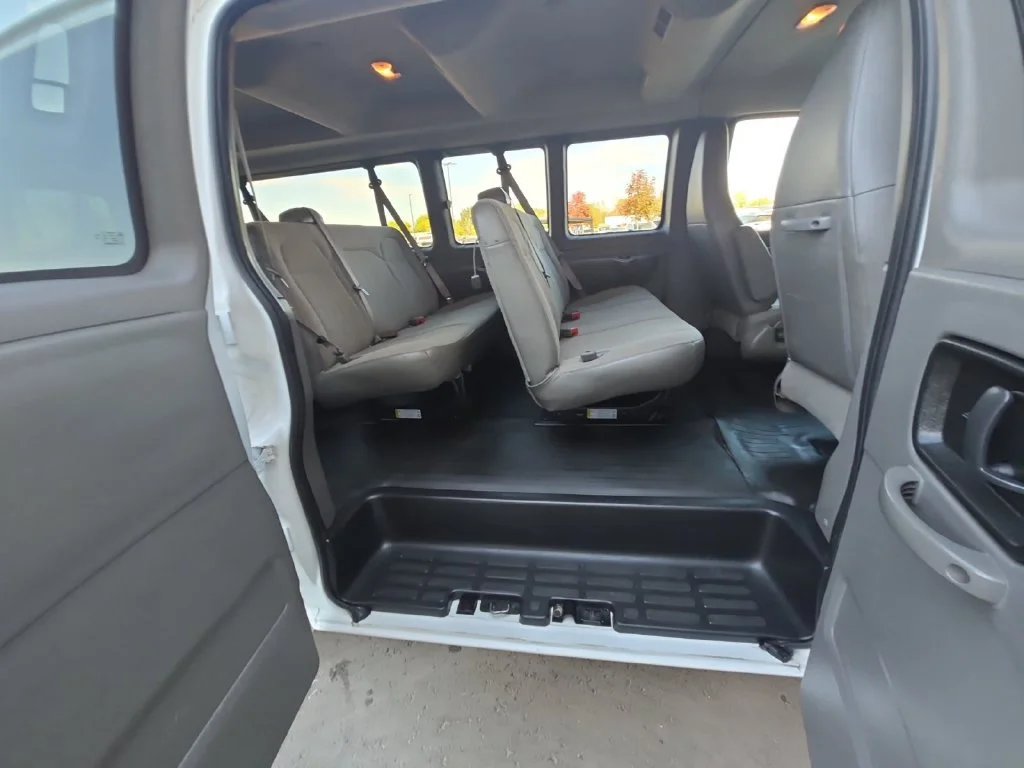 2023 Chevrolet Express Passenger LS - Photo 32