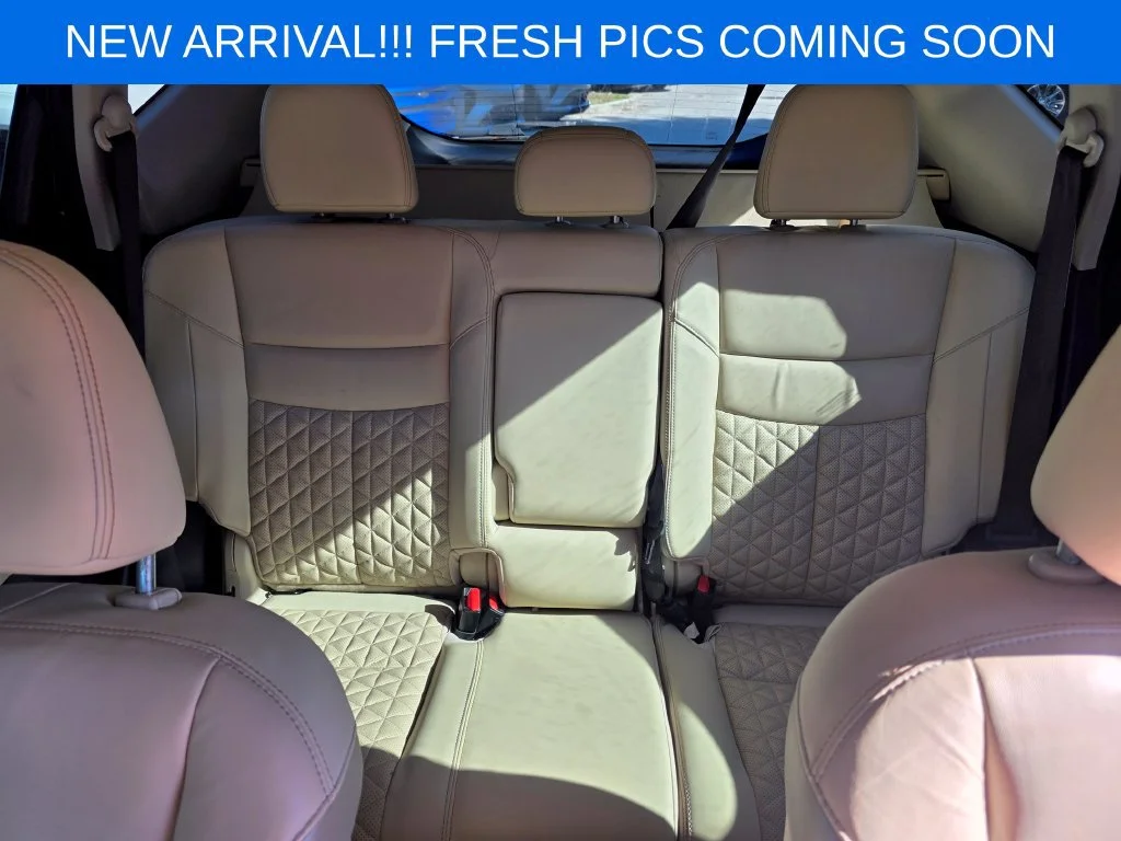 Used 2021 White Nissan Platinum FWD image 13