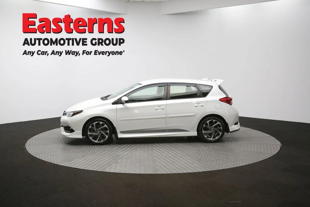 Used 2018 White Toyota Base image 55