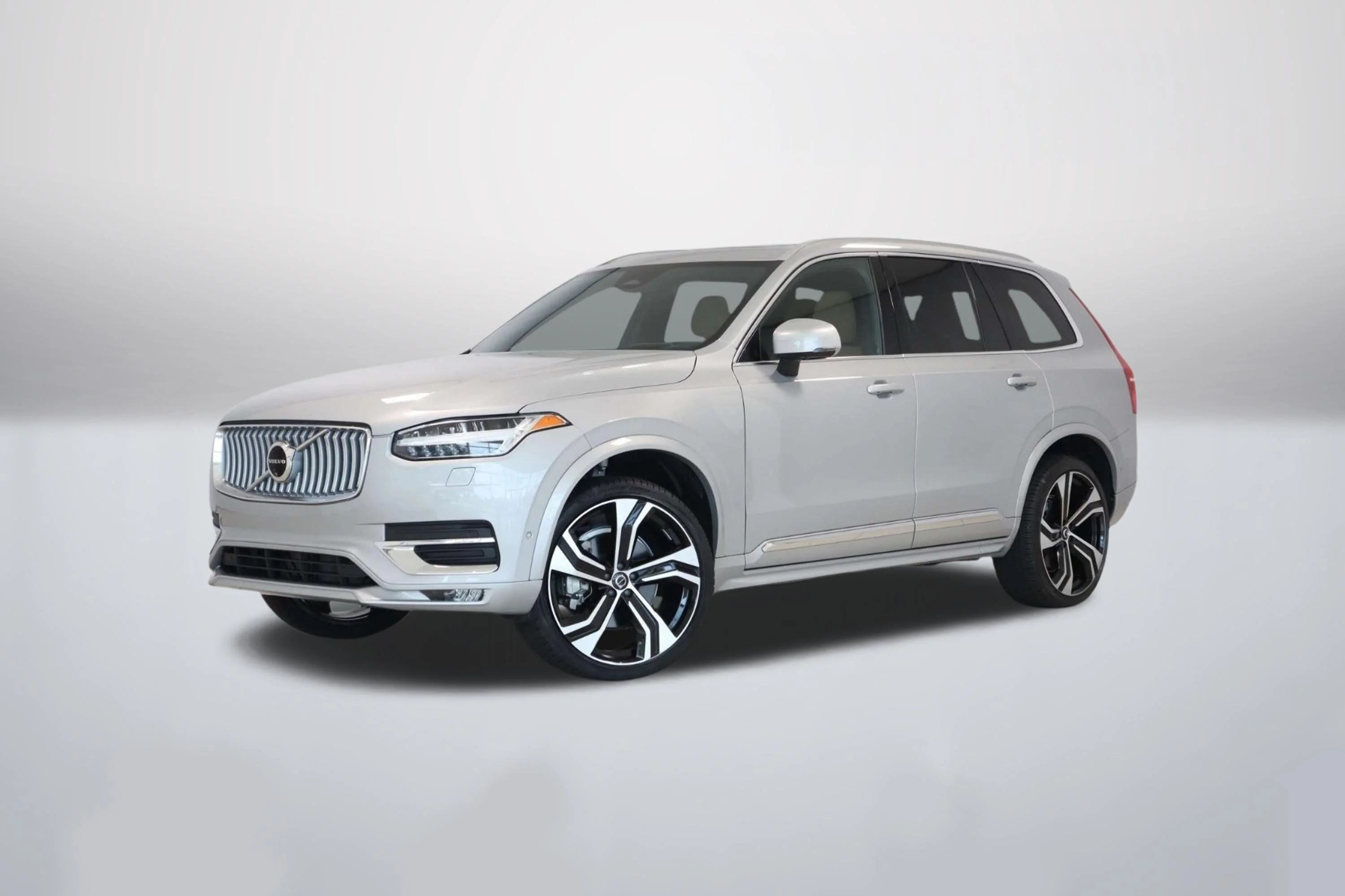 Used 2024 Silver Volvo Ultimate Bright Theme image 1