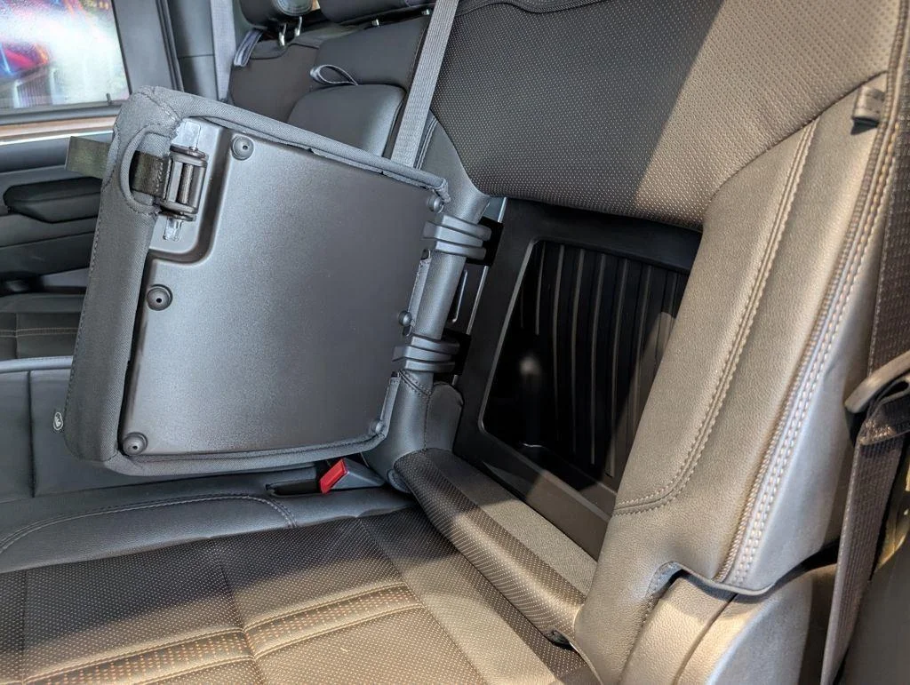 Used 2024 Iridescent Pearl Tricoat Chevrolet High Country image 27