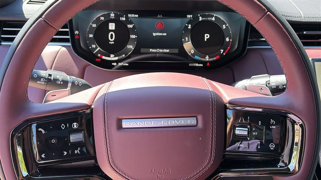 New 2026 Santorini Black LAND ROVER Dynamic SE image 11