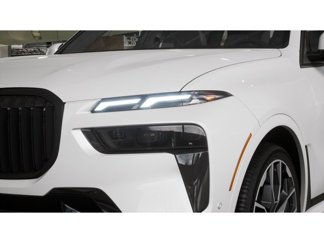 New 2027 White BMW X7 40i image 6