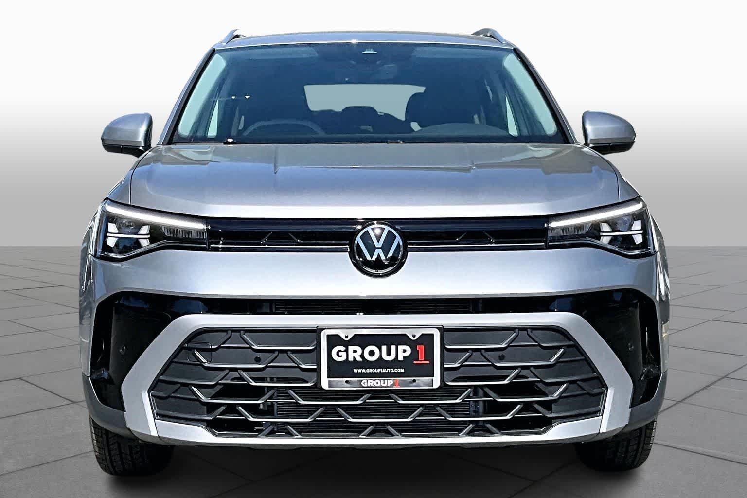 Used 2026 Pyrite Silver Metallic Volkswagen SE image 3