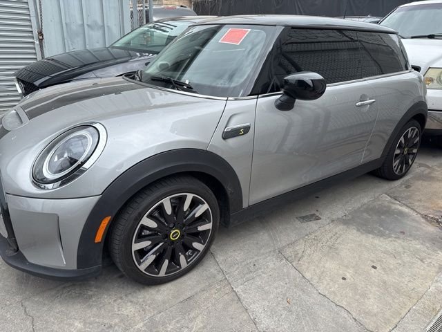 2024 MINI Hardtop Cooper SE's photo