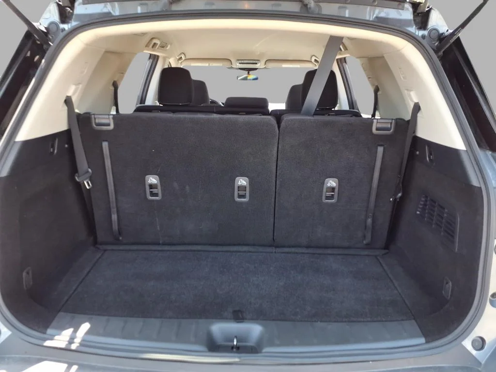 Used 2024 Gray Nissan SV image 26