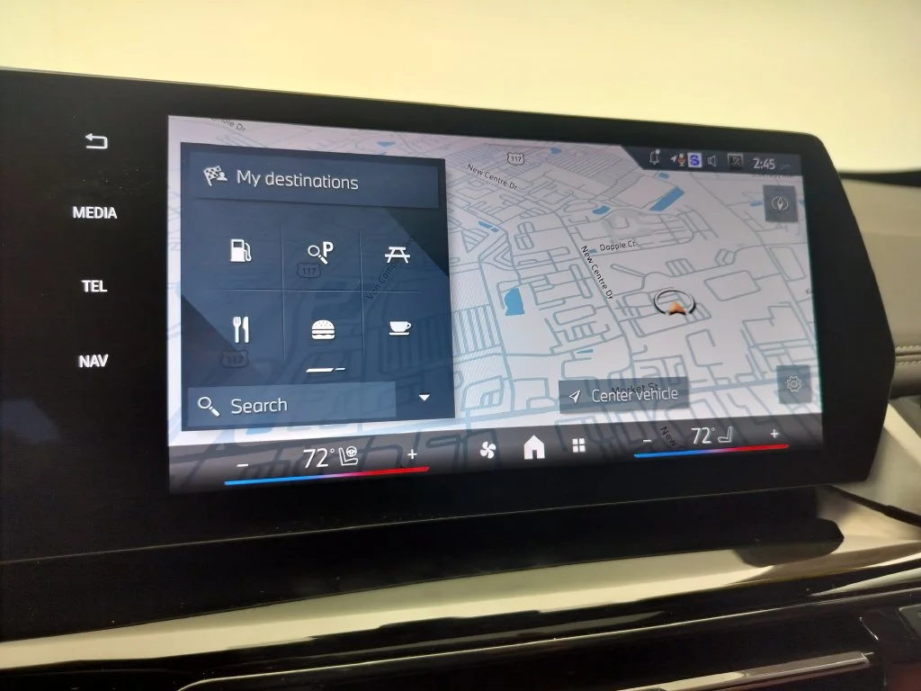 Used 2025 White BMW xDrive28i image 17
