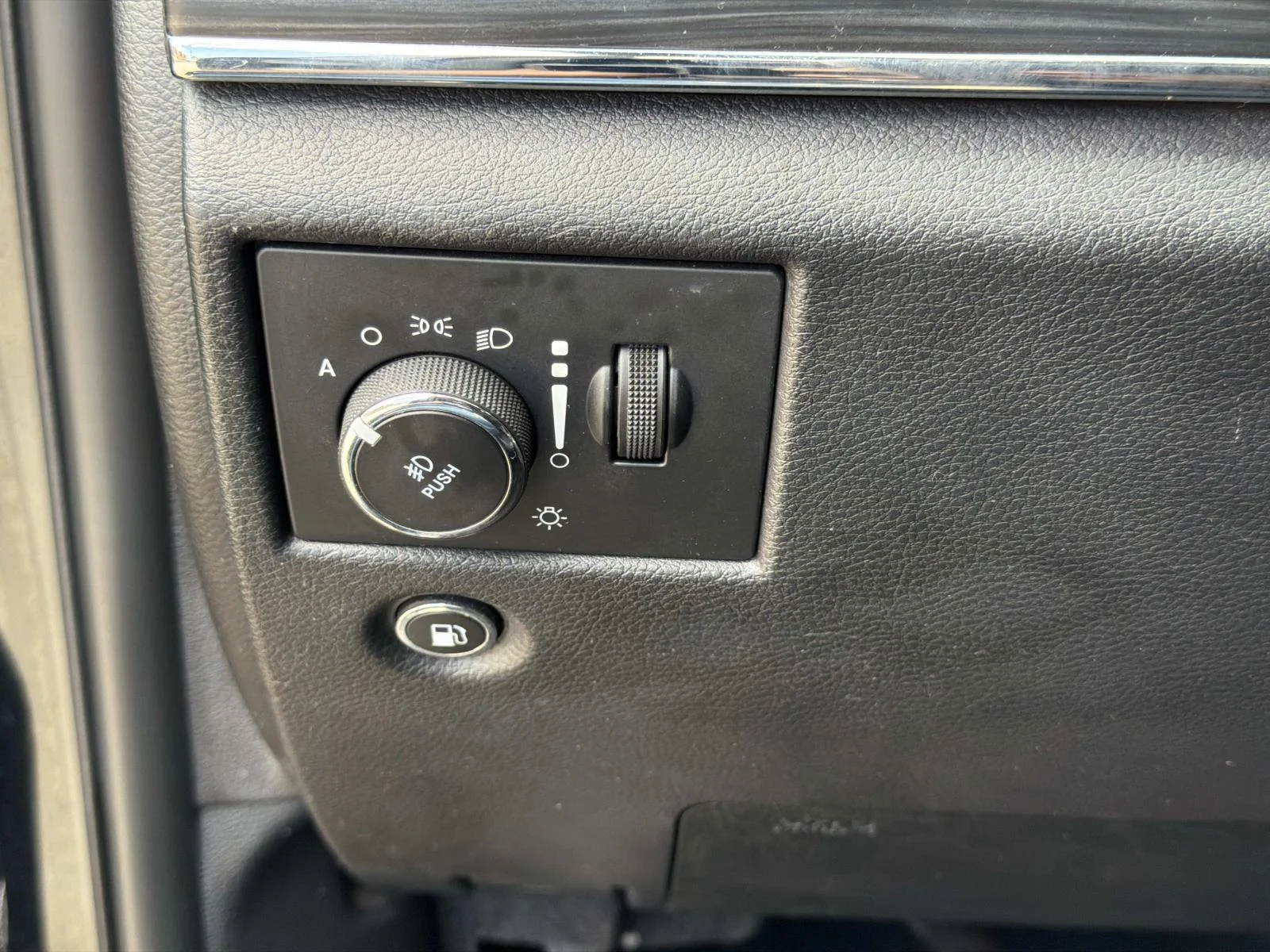 Used 2020 Black Jeep Limited 4x2 image 21