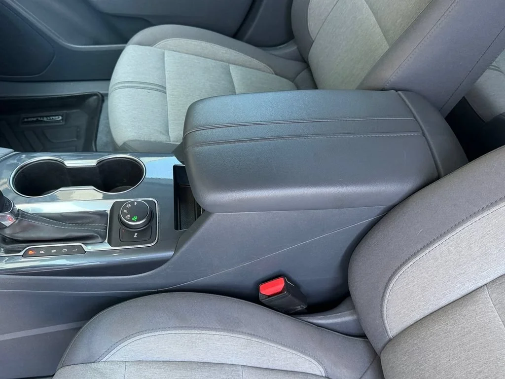 Used 2019 SUMMIT WHITE Chevrolet  image 12