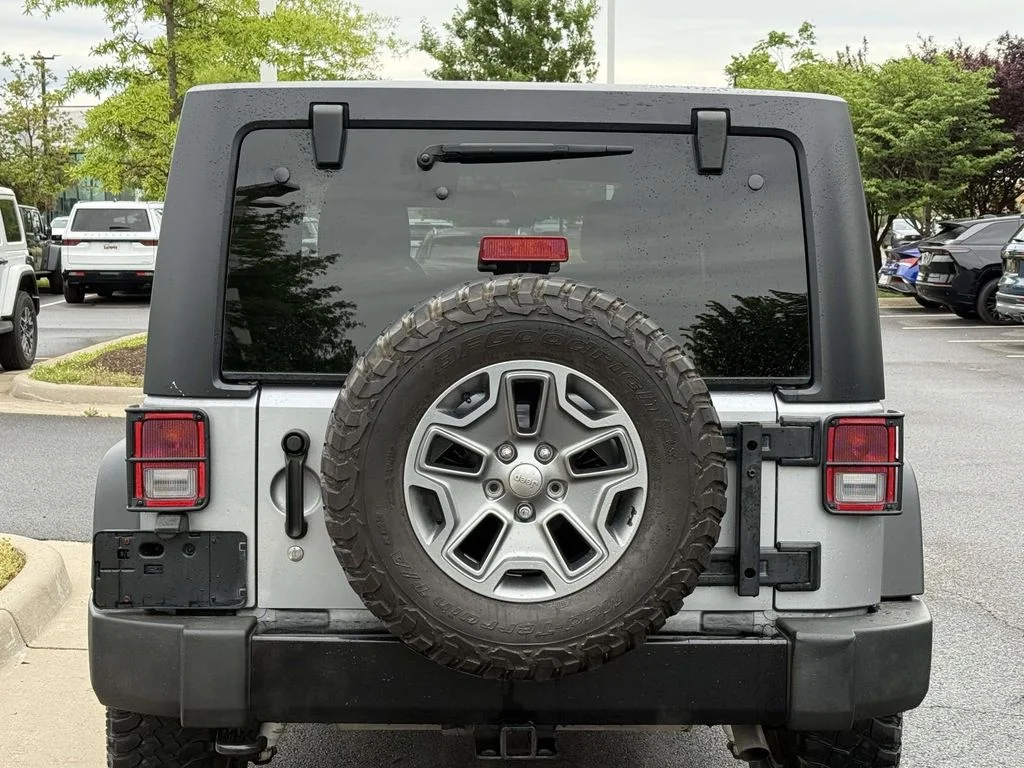 Used 2016 Silver Jeep Unlimited Rubicon image 12