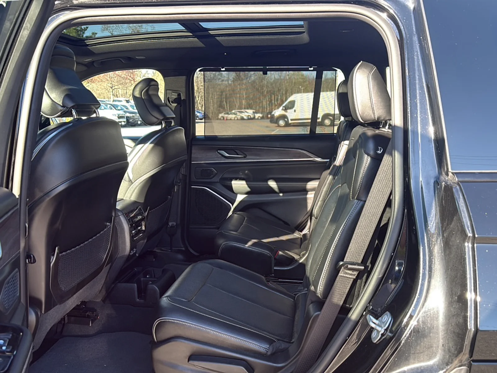 Certified Used 2023 Diamond Black Crystal Pearlcoat Jeep Overland 4x4 image 38